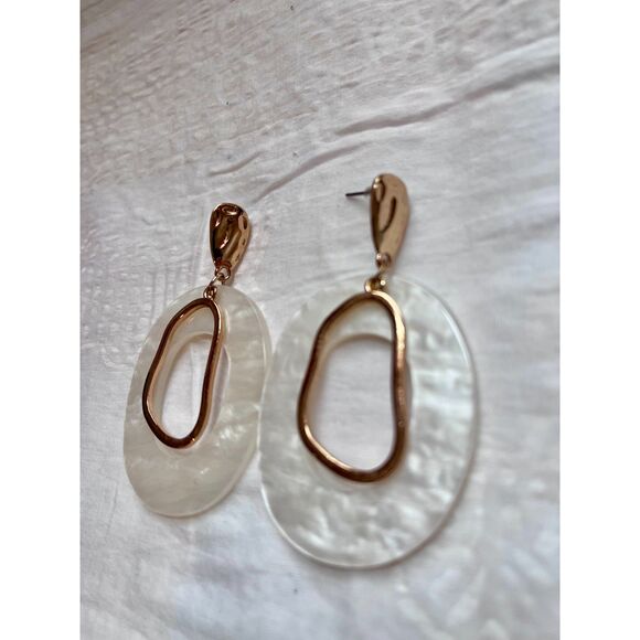 Jewelry - gold & white earrings pearlescent hammered